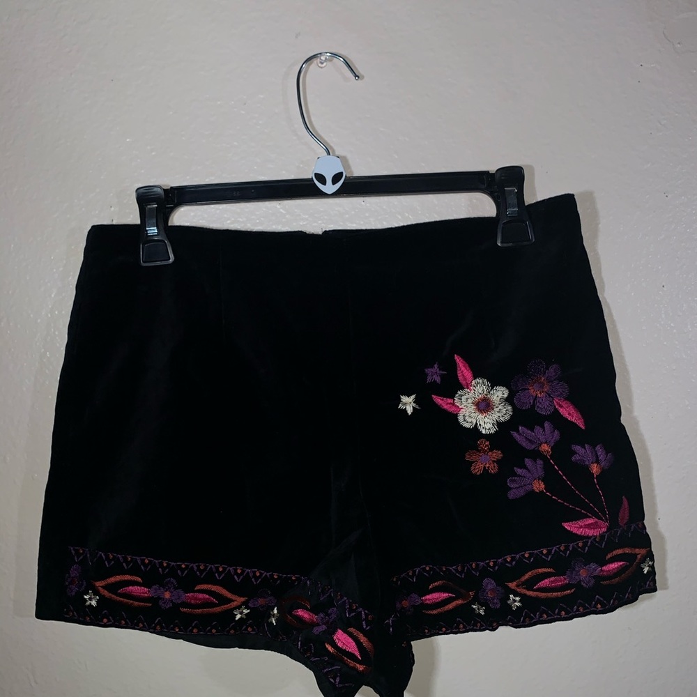 Velvet Material Shorts with Embroidery